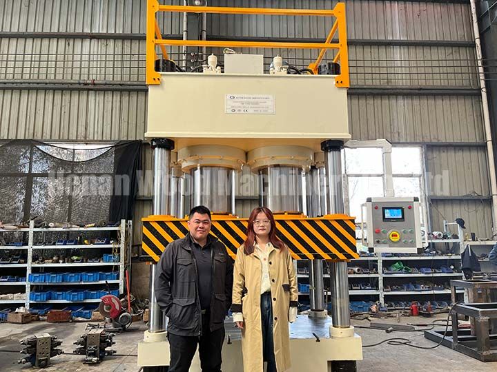 Malaysia customer visits factory for wood pallet press machine